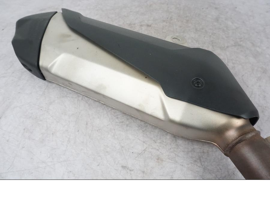 Höger sida på Ljuddämpare från en Ducati Multistrada V4 -2024 motorcykel.