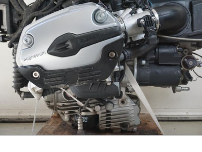 Baksidan på Motorpaket från en BMW R 1200 R -2007 motorcykel.