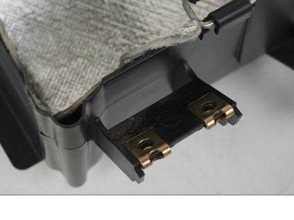 Snett uppifrån på Batterihållare från en Yamaha YZF 1000 R1 -2007 motorcykel.