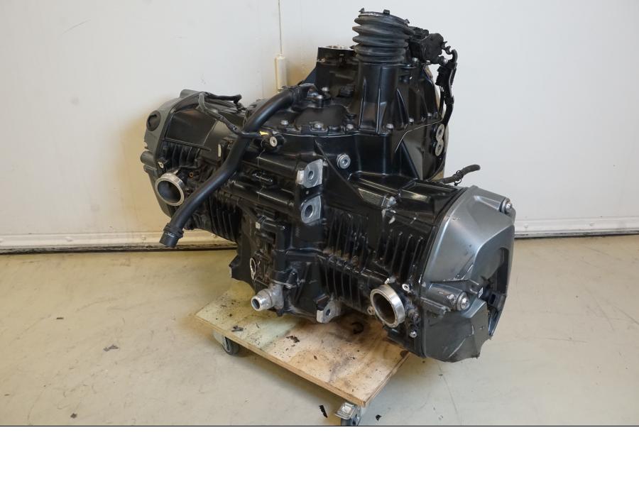 Höger sida på Motor från en BMW R 1250 GS -2019 motorcykel.