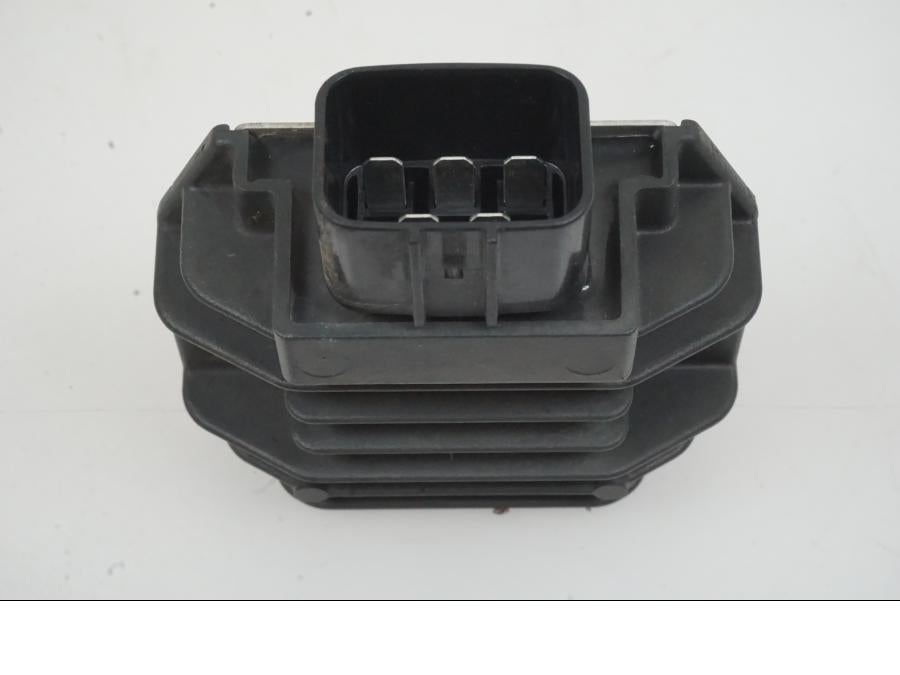 Höger sida på Likriktare från en KTM 1290 Super Duke -2019 motorcykel.