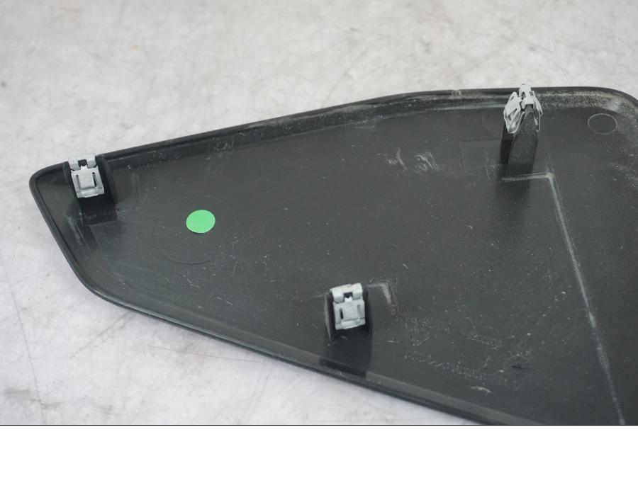 Vänster sida på Sidopanel från en KTM 1290 Super Adventure S -2022 motorcykel.