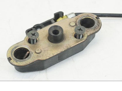 Baksidan på Sadellåsmekanism från en Suzuki GSX-R 1000 -2005 motorcykel.