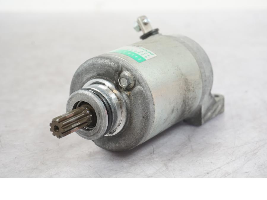 Vänster sida på Startmotor från en Kawasaki ZX-6R -2006 motorcykel.