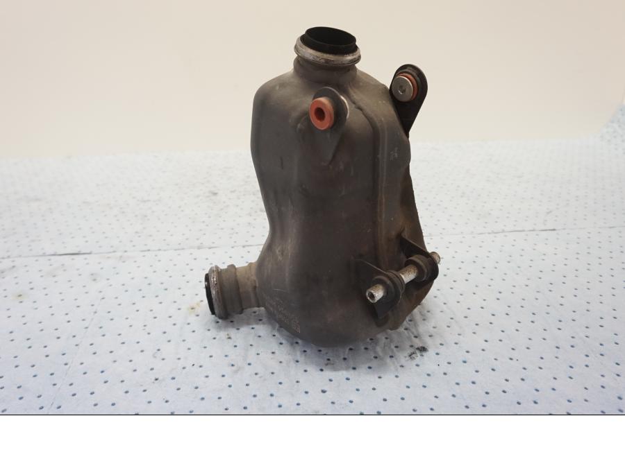 Höger sida på Mellanburk från en KTM 125 Duke -2017 motorcykel.