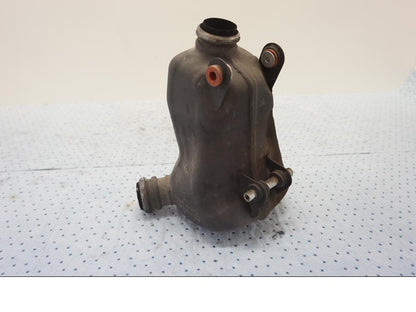 Höger sida på Mellanburk från en KTM 125 Duke -2017 motorcykel.