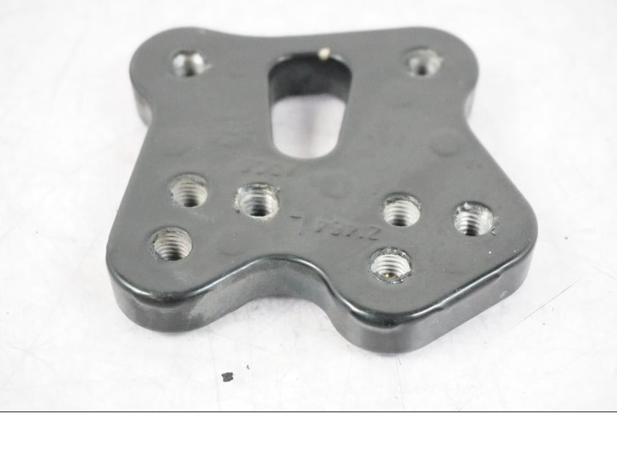 Höger sida på Fotpinnefäste inre från en Suzuki GSX-R 1000 -2008 motorcykel.