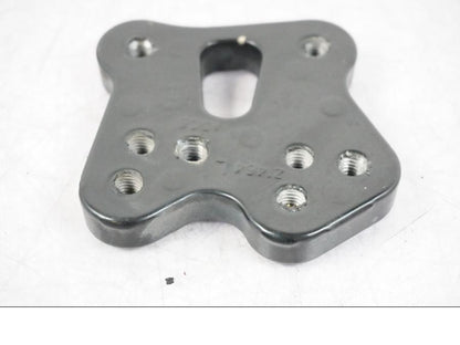 Höger sida på Fotpinnefäste inre från en Suzuki GSX-R 1000 -2008 motorcykel.