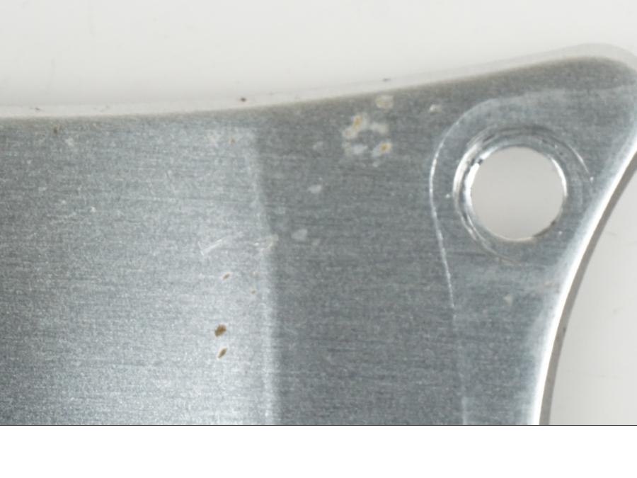 Höger sida på Framskärmens aluplatta från en Yamaha XJ 900 -1997 motorcykel.