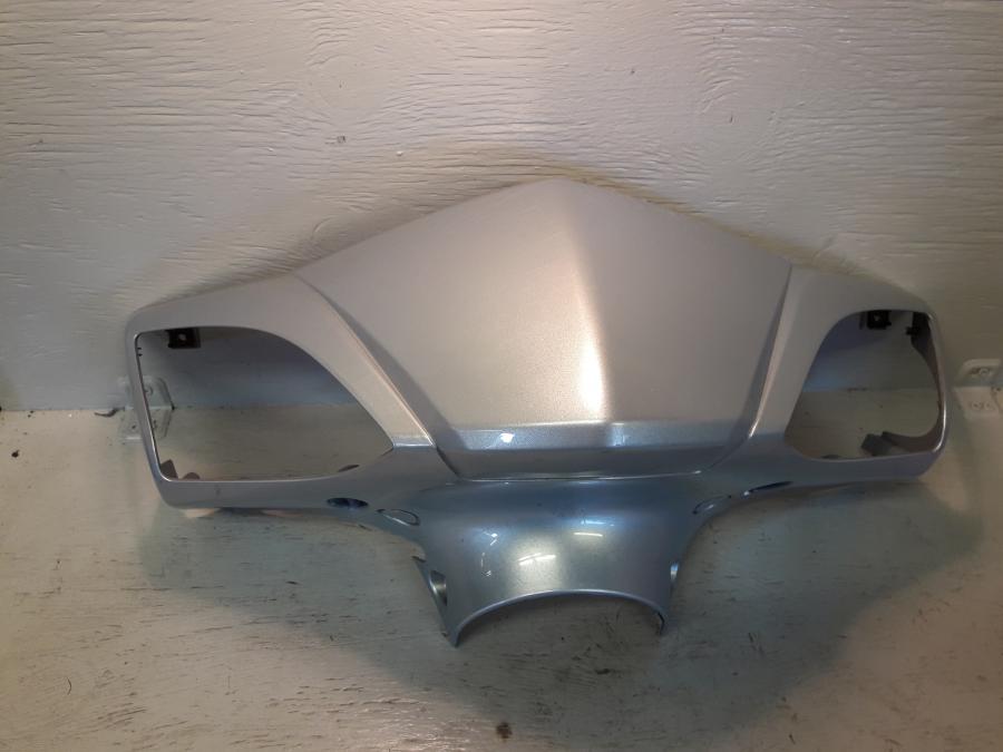 Framsidan på Styrkåpa från en Yamaha Cygnus -2007 motorcykel.