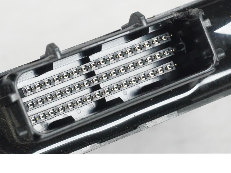 Extrabild4 på <p>Låssats från Yamaha MT-07 ABS 2014. 1st nyckel, tändningslås, antenn, sadellås, cdi och tanklock.</p>

<p>Nyckeln är krokig, går ej att få i styrlåset samt att en mindre plastbit saknas från CDI se bilder.</p> motorcykel.