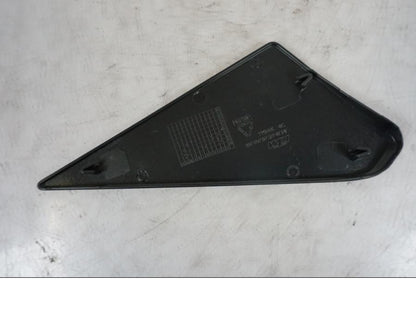 Snett uppifrån på Sidopanel från en KTM 1290 Super Duke R -2023 motorcykel.