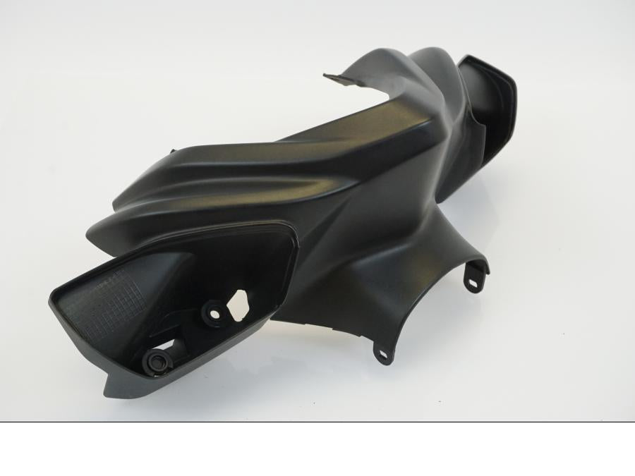 Vänster sida på Toppkåpa från en Yamaha NS50F Aerox 4 -2017 moped.