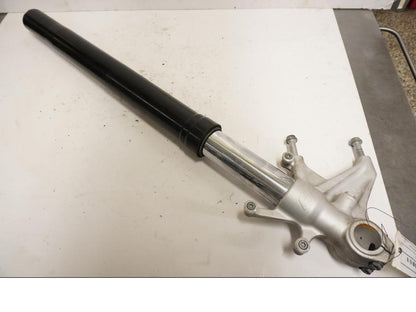 Framsidan på Gaffelben från en KTM RC8 -2009 motorcykel.