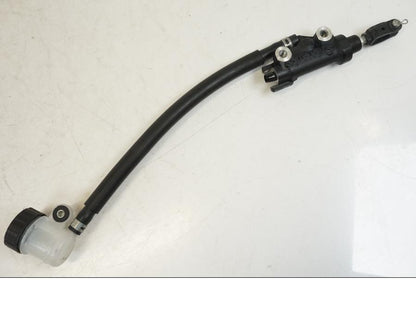 Framsidan på Bromshuvudcylinder från en Yamaha YZF R7 -2022 motorcykel.