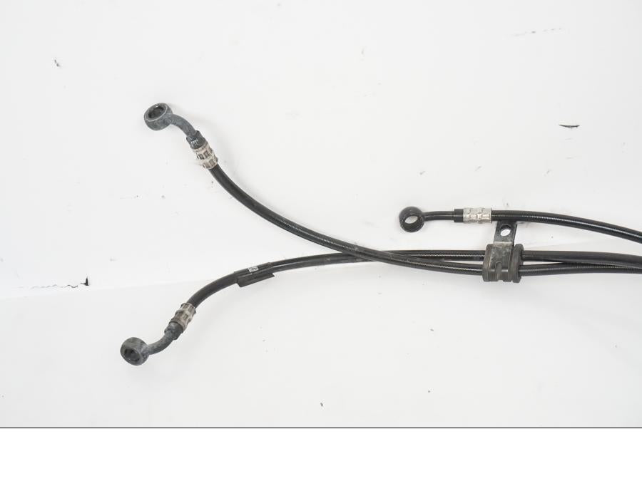 Baksidan på Bromsledning från en H-D Adventure Pan America Special RA1250S -2021 motorcykel.