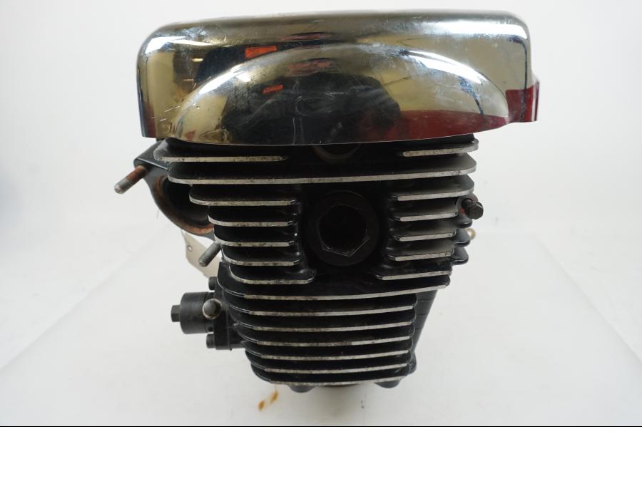 Vänster sida på Cylinder från en Kawasaki VN 1600 Mean Streak -2004 motorcykel.