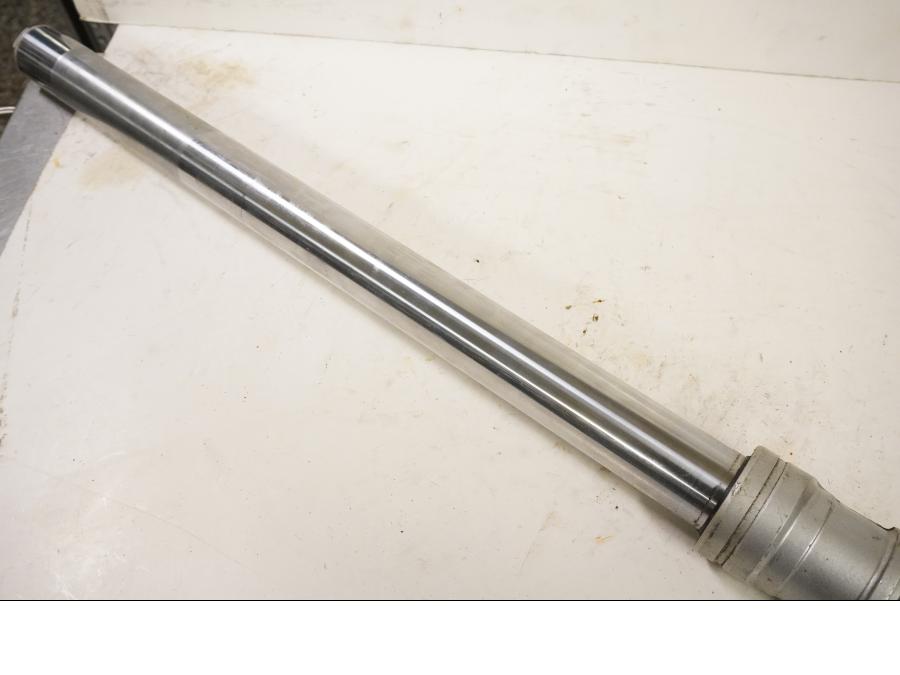 Vänster sida på Gaffelben från en Yamaha TT 600 R -1990 motorcykel.