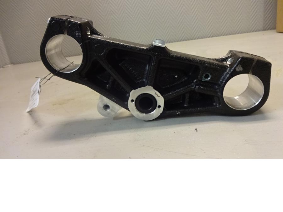 Höger sida på Gaffelkrona från en BMW F 800 GT -2015 motorcykel.