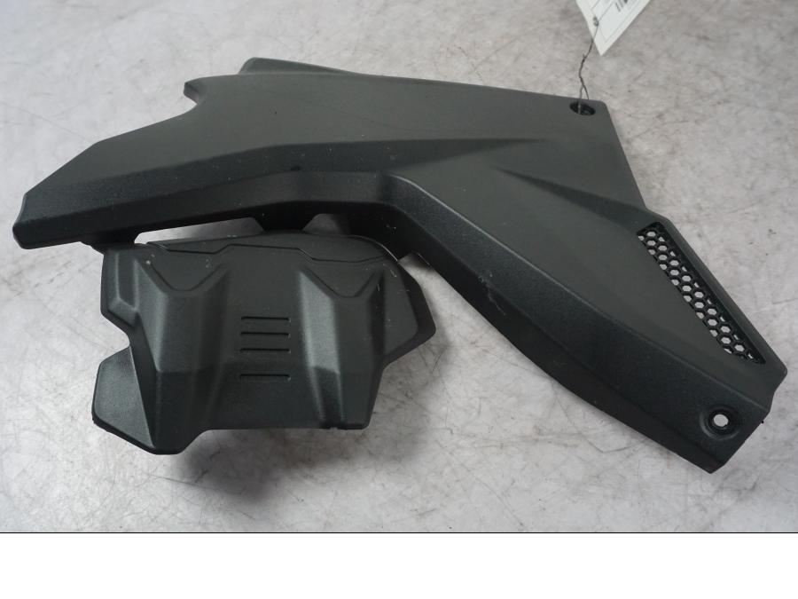 Baksidan på Motorskyddskåpa från en Ducati Multistrada V4 -2024 motorcykel.