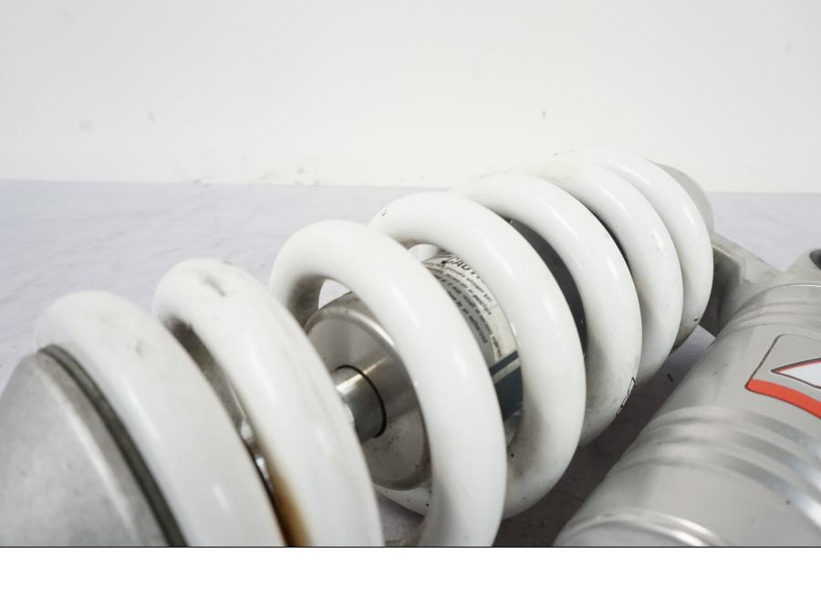 Extrabild2 på Stötdämpare från en KTM 990 Super Duke -2006 motorcykel.