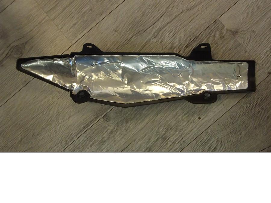 Baksidan på Ljuddämpardekor från en Yamaha XT 660 R -2011 motorcykel.