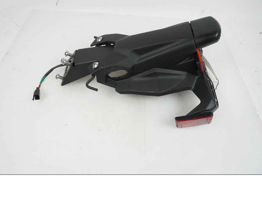 Vänster sida på Skylthållare från en Kawasaki NINJA 400 -2018 motorcykel.