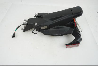 Vänster sida på Skylthållare från en Kawasaki NINJA 400 -2018 motorcykel.