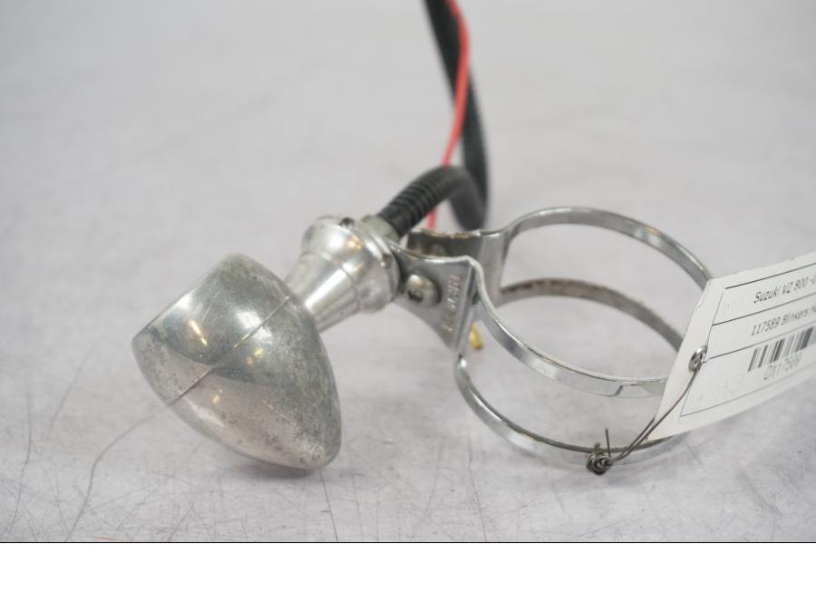 Baksidan på Blinkers från en Suzuki VZ 800 -2000 motorcykel.