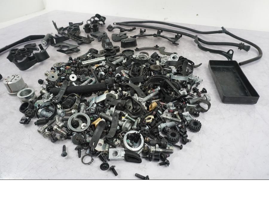 Baksidan på Skruv / Mutter etc från en Ducati Multistrada V4 -2024 motorcykel.