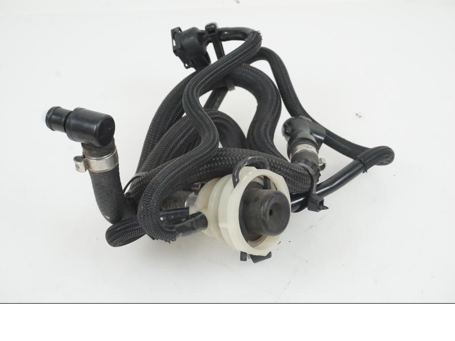 Baksidan på Bensinledning från en BMW R Ninet -2017 motorcykel.