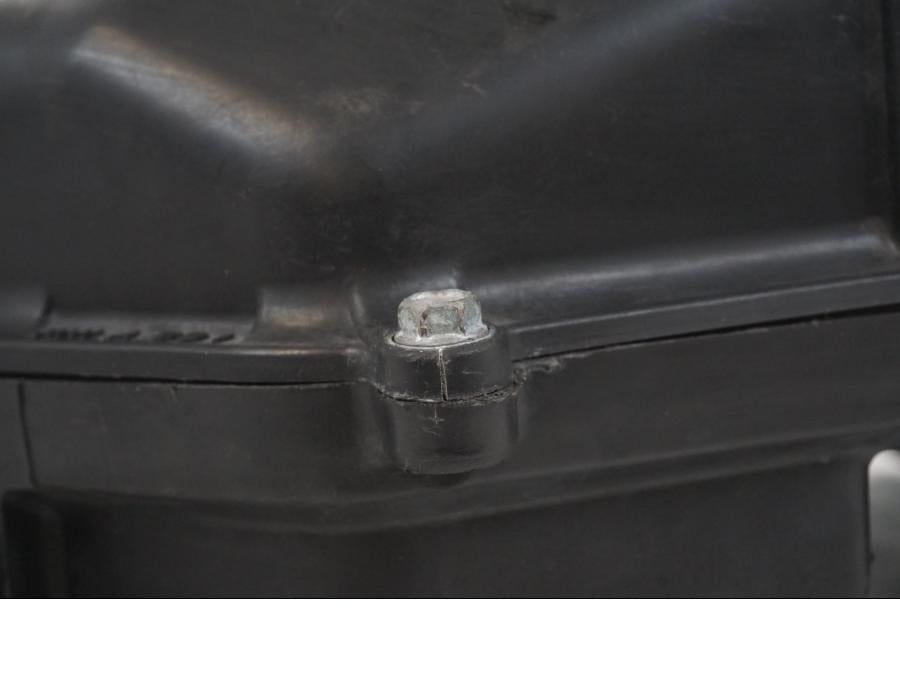 Vänster sida på Luftburk från en Kawasaki ZZR 1100 -1994 motorcykel.