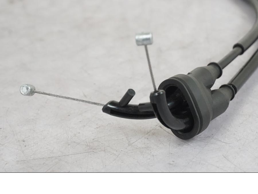 Baksidan på Gasvajer från en Yamaha MT-09 -2020 motorcykel.