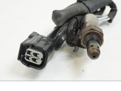 Baksidan på Lambdasond från en Honda CB 650 F Hornet -2017 motorcykel.