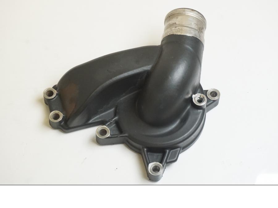 Framsidan på Vattenpump från en KTM 1190 Adventure -2015 motorcykel.