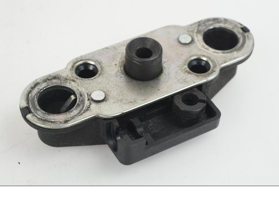 Snett uppifrån på Sadellåsmekanism från en Suzuki GSX-R 1000 -2007 motorcykel.