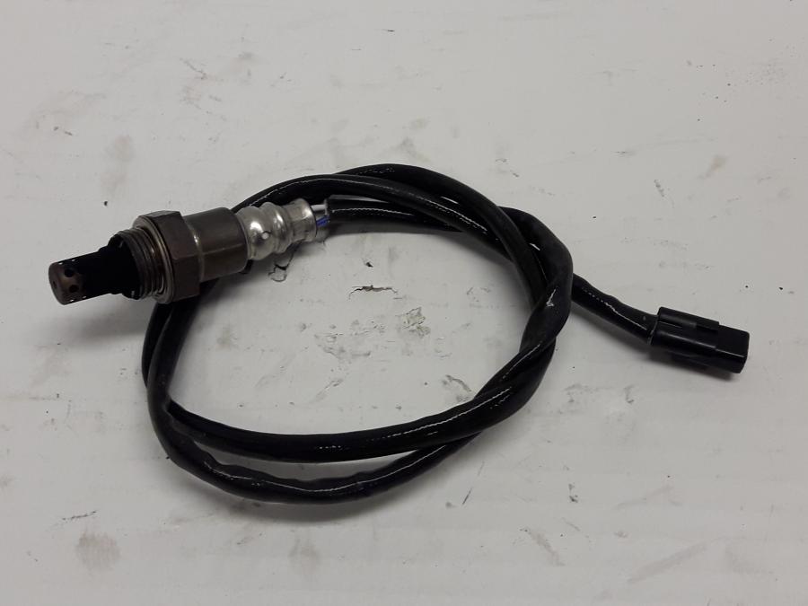 Framsidan på Lambdasond från en Yamaha XJR 1300 -2015 motorcykel.