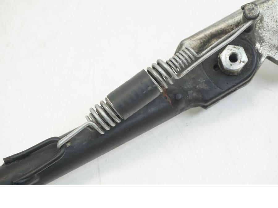 Höger sida på Sidostöd från en Ducati Hyperstrada -2013 motorcykel.