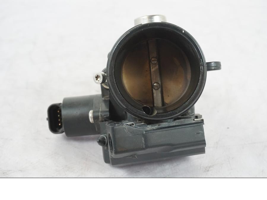 Snett uppifrån på Spjällhus från en BMW R 1200 GSA -2012 motorcykel.