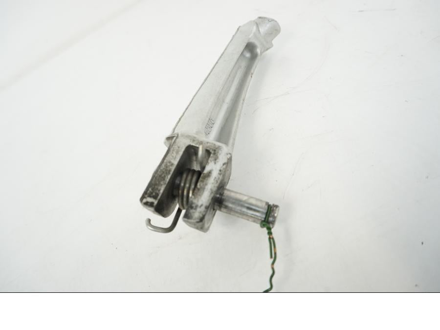 Vänster sida på Fotpinne från en Triumph Speed Triple -2009 motorcykel.