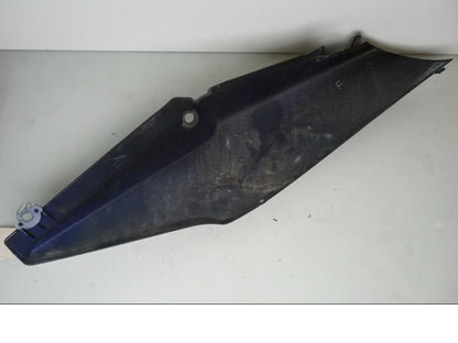 Snett nerifrån på Bakvinge från en Honda CBF 1000 -2006 motorcykel.