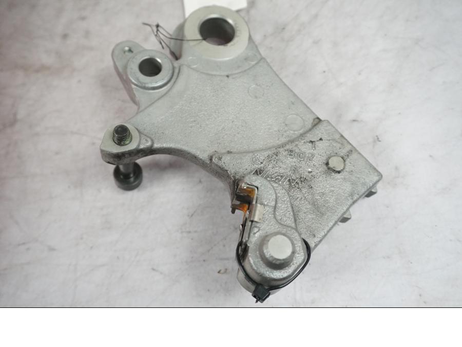 Framsidan på Bromsoksfäste från en Yamaha MT-07 -2020 motorcykel.