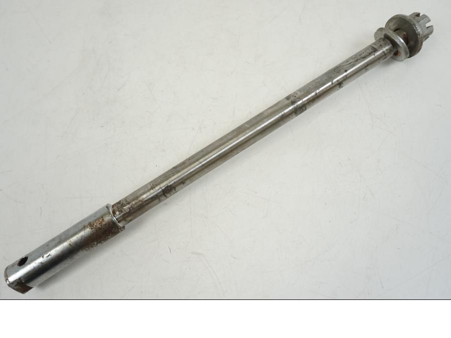 Framsidan på Axel från en Yamaha XV 1100 -1993 motorcykel.