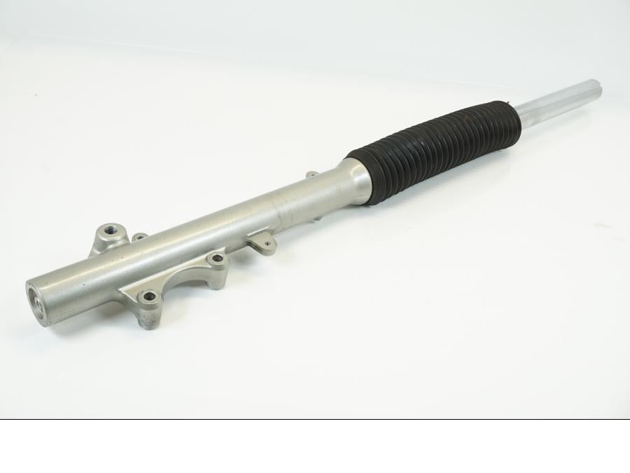 Baksidan på Gaffelben från en Kawasaki KLX 230 -2019 motorcykel.