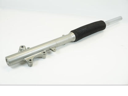 Baksidan på Gaffelben från en Kawasaki KLX 230 -2019 motorcykel.