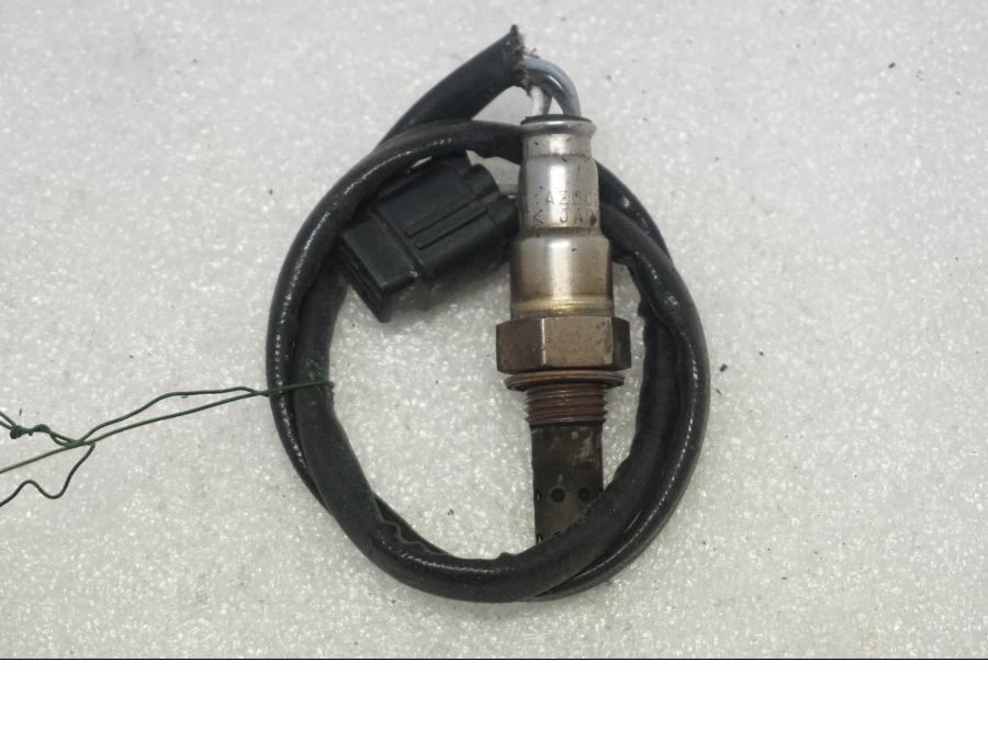 Baksidan på Lambdasond från en Suzuki VL 800 -2004 motorcykel.