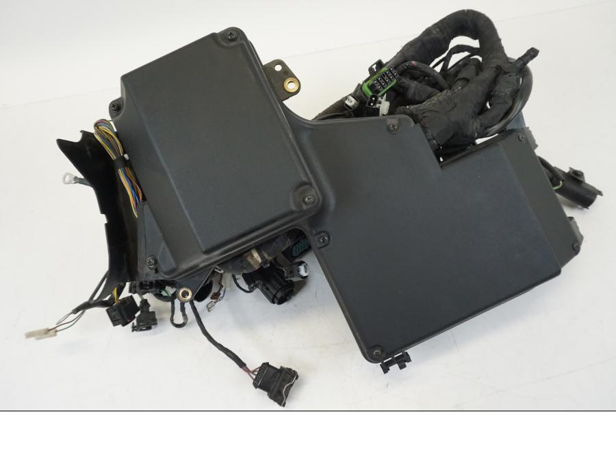 Framsidan på Kabelstam från en BMW K 1200 LT -2004 motorcykel.