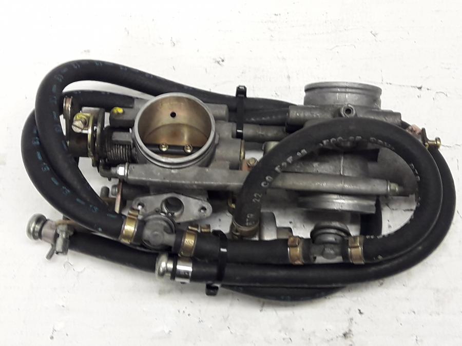 Framsidan på Spjällhus från en Ducati 750 SS -2000 motorcykel.