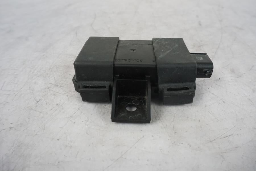 Baksidan på RDC Sensor från en KTM 1290 Super Duke R -2021 motorcykel.