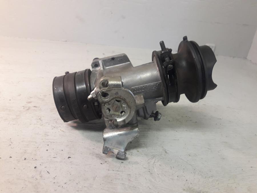 Framsidan på Spjällhus från en Honda CBR 125 R -2008 motorcykel.